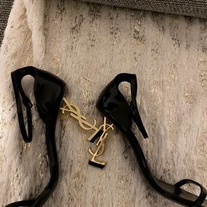 Opyum Sandals in Patent Leather with gold